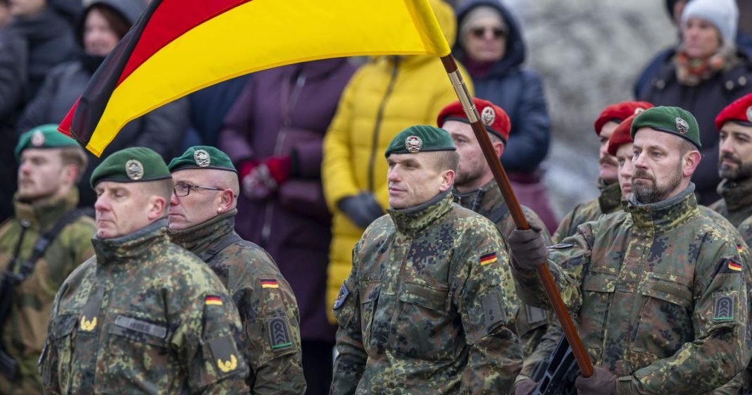 Військовослужбовці Бундесверу в уніформі