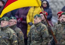 У Німеччині різко зросла кількість заяв про відмову від служби Військовослужбовці Бундесверу в уніформі