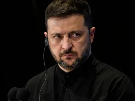 Зеленський відвідав місце удару по житловому будинку в Києві Президент України Володимир Зеленський на місці удару по багатоповерхівці в Києві.