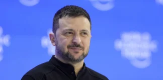 Зеленський підписав указ про нове військове командування Зеленський підписує указ