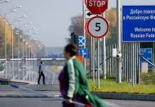 Росія терміново закриває кордони для своїх громадян Пункт пропуску на кордоні Росії, де росіяни оформлюють виїзд за закордонними паспортами.