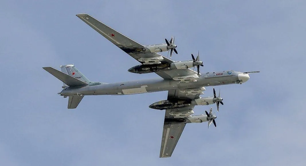 ТУ-95 МС в небі