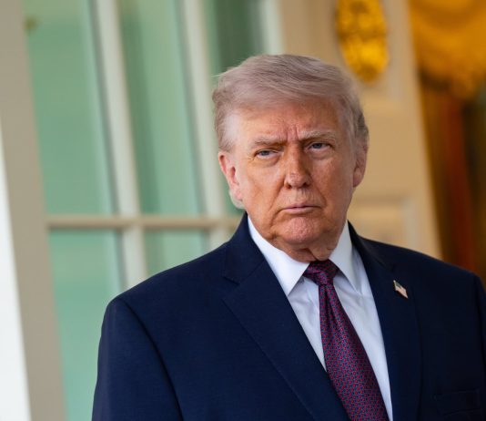 США зареєстрували законопроєкт про 500% мита для країн, що купують російські енергоресурси Дональд Трамп підтримав санкції проти Росії