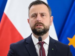 Міністр оборони Польщі на прес-конференції