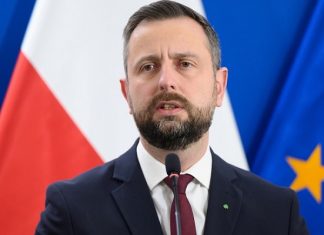 Міністр оборони Польщі на прес-конференції
