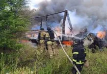 У Криворізькому районі через російську атаку загинув водій Рятувальники гасять пожежу після російської атаки на Криворізький район