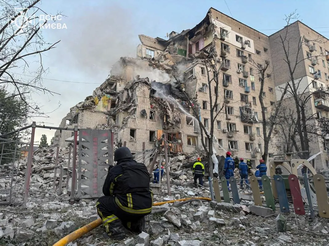 Руйнування в Києві після масованої атаки російських військ 2 липня 2026 року. Руйнування в Києві після масованої атаки російських військ 2 липня 2026 року.