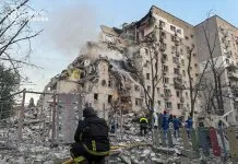Пекельна ніч у Києві: кількість жертв та поранених стрімко зростає Руйнування в Києві після масованої атаки російських військ 2 липня 2026 року.
