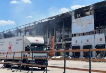 Знищений склад Українського Червоного Хреста в Києві після російського удару.