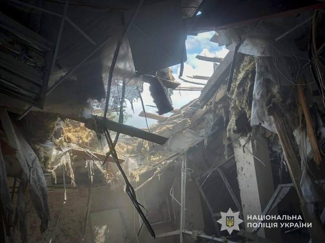 Обстріли Сумщини: наслідки влучання ворожих дронів. Обстріли Сумщини: наслідки влучання ворожих дронів.