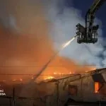 Росія знову атакувала Київ: поранені люди, горять склади та адмінбудівлі