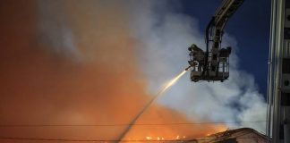 Пожежа в Святошинському районі Києва після ракетного удару