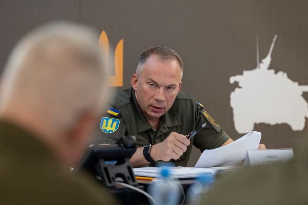 Олександр Сирський під час брифінгу Олександр Сирський під час брифінгу
