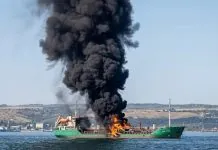 Зображення атаки безпілотника на судно