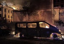 Атака на Київ: є загиблий, 8 поранених — що відомо Пожежа після нічної атаки на Київ 19 липня у одному з постраждалих районів міста