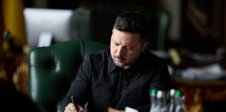 Володимир Зеленський в кабінеті