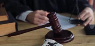 Китайські суди дозволили успадковувати ігрові акаунти та скіни Ігровий контролер у суді в Китаї
