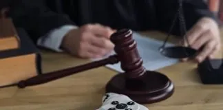 Китайські суди дозволили успадковувати ігрові акаунти та скіни Ігровий контролер у суді в Китаї
