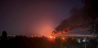 Дрони атакували Енгельс і окупований Шахтарськ Нічний вид на місто Енгельс після повідомлень про атаку безпілотників