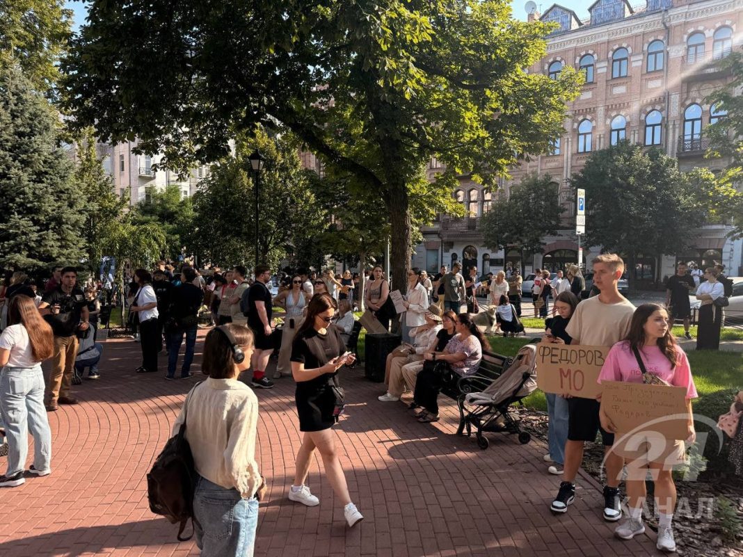 Мітинг Мітинг у Києві проти відставки міністра оборони Михайла Федорова