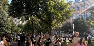 У Києві та інших містах почалися мітинги проти відставки Федорова Мітинг у Києві проти відставки міністра оборони Михайла Федорова