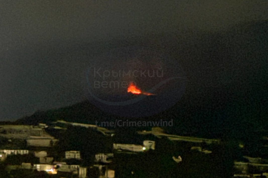 Electrical substation, fire An electrical substation, against the backdrop of reports of SBS strikes on energy hubs in Crimea