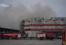На Київщині завершили ліквідацію масштабної пожежі після атаки РФ Рятувальники ліквідовують пожежу на складських будівлях у Київській області
