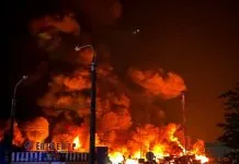 FPV-дрон влучив в «Епіцентр» у Сумах: спалахнула масштабна пожежа Пожежа в гіпермаркеті «Епіцентр» у Сумах після удару FPV-дрона