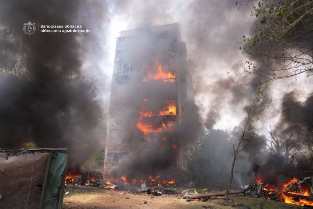 photo_21 July 2026_11:51:22 Fire in a high-rise block in Zaporizhzhia following a Russian strike with KAB bombs