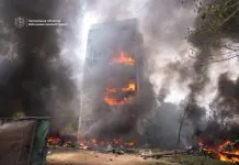 Росія вдарила КАБами по житловому кварталу Запоріжжя: є загиблі Пожежа в багатоповерхівці Запоріжжя після російського удару КАБами