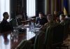 Зеленський обговорив із командирами корпусів захист Херсона і Нікополя Володимир Зеленський під час наради з військовими