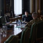 Зеленський обговорив із командирами корпусів захист Херсона і Нікополя
