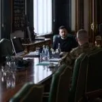Зеленський обговорив із командирами корпусів захист Херсона і Нікополя