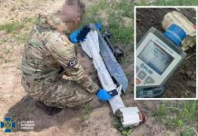 СБУ заявила про системне застосування Росією збідненого урану проти України Фахівець СБУ перевіряє уламки російського боєприпасу на рівень радіації