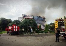 На Чернігівщині дрони спричинили п’ять пожеж у трьох районах Рятувальники ліквідовують пожежу після атаки безпілотника на Чернігівщині