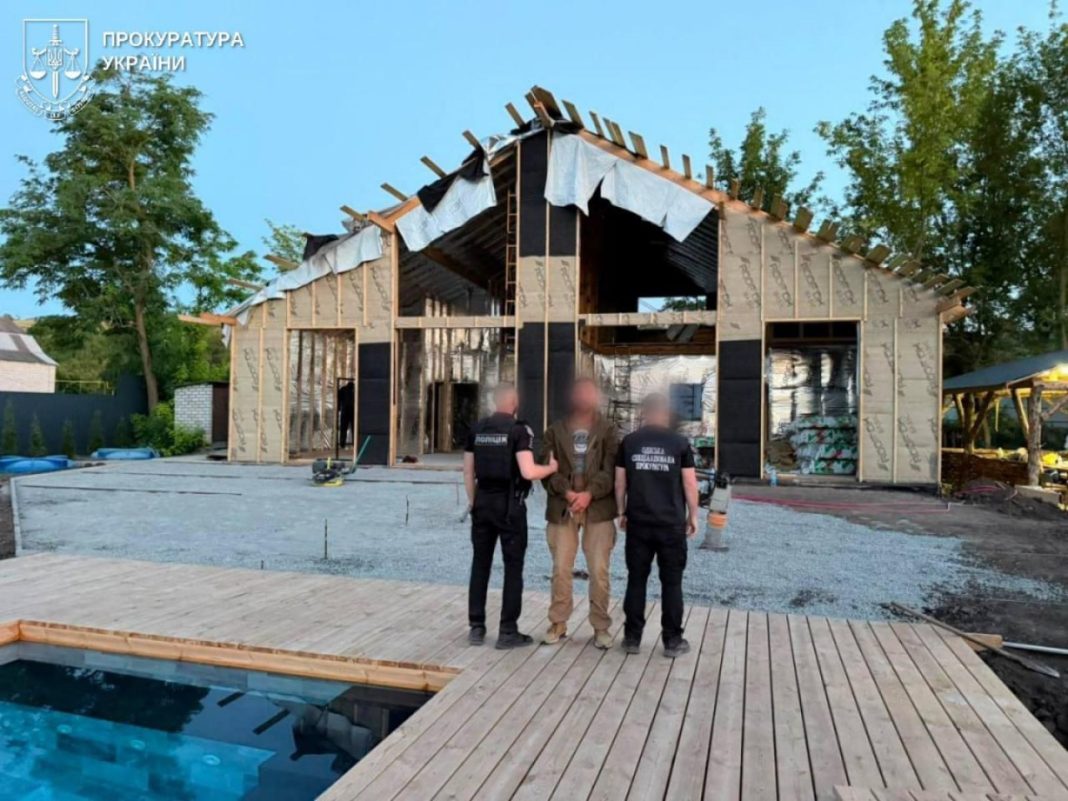 Servicemen in Odessa Servicemen at a building site