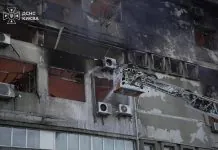 Зеленський відреагував на наслідки нічної атаки РФ Завали житлового будинку після ракетного удару