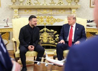 Трамп не погодився на 300 ракет Patriot для України Дональд Трамп і Володимир Зеленський під час зустрічі в Овальному кабінеті
