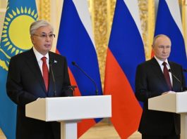 Токаєв заявив Путіну, що війну проти України треба зупиняти Президент Казахстану Касим-Жомарт Токаєв і Володимир Путін