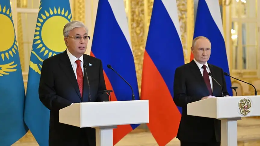 Президент Казахстану Касим-Жомарт Токаєв і Путін Президент Казахстану Касим-Жомарт Токаєв і Володимир Путін