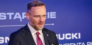 Збіґнєв Богуцький став фігурантом бази «Миротворець» через заяви про Україну Збіґнєв Богуцький, голова канцелярії президента Польщі, на фоні польського прапора.