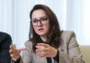 Свириденко підбила підсумки тижня: ключові рішення Кабміну Юлія Свириденко оголошує про експорт українського озброєння.