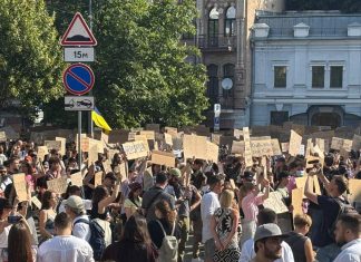 У містах України протестують проти звільнення Михайла Федорова Акція протесту проти звільнення Михайла Федорова у Києві