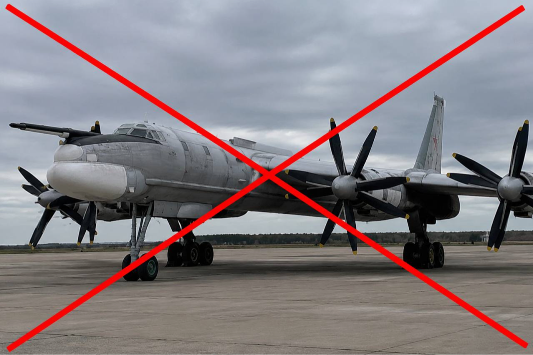 Російський стратегічний бомбардувальник Ту-95, уражений в Енгельсі