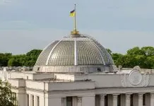 Рада затвердила оновлені санкції проти фінансових установ РФ Будівля Верховної Ради України, де депутати підтримали постанову №15366 про санкції проти фінансових установ РФ.