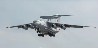 Літак дальнього радіолокаційного виявлення А-50У в польоті