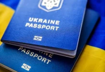 ЄС запровадив нові умови захисту для військовозобов’язаних українців Український закордонний паспорт і прапор