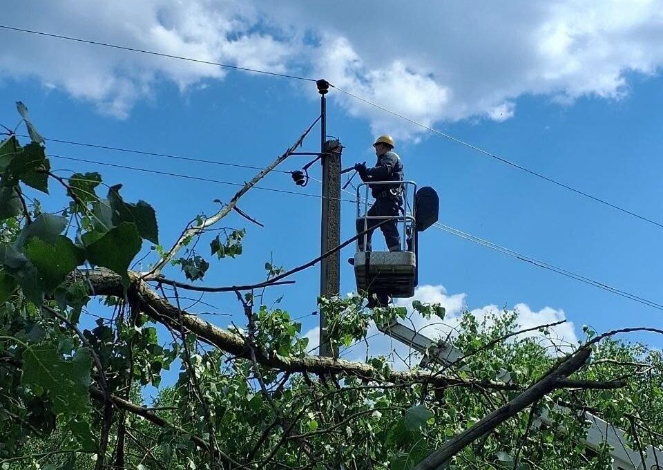 Ліквідація наслідків негоди на Київщині Працівники ліквідовують наслідки негоди на Київщині