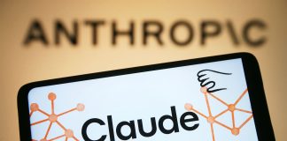 Claude звільнила працівника магазину після втручання менеджера Claude логотип