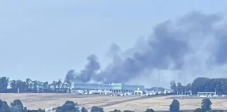 У Башкортостані після ураження загорівся логістичний хаб Густий дим над великим логістичним комплексом у Чишминському районі Башкортостану
